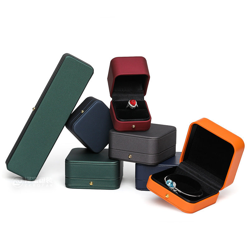Luxury Velvet Jewelry Box – Premium Gift Packaging for Rings, Necklaces & Bracelets