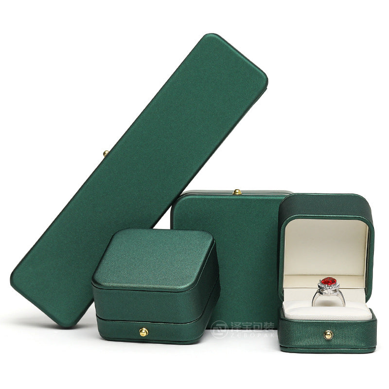 Luxury Velvet Jewelry Box – Premium Gift Packaging for Rings, Necklaces & Bracelets